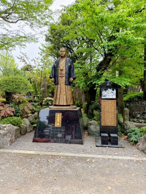 第五十五代横綱 北の湖敏満之像