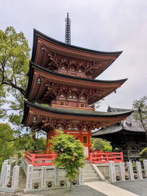 布施弁天 東海寺「三重塔」